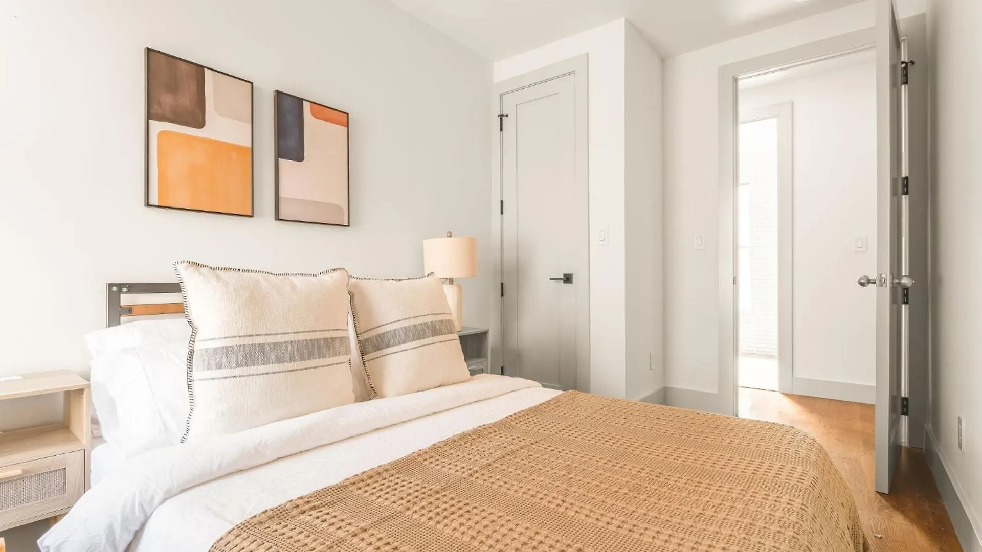 Cozy East Village 3Bedroom 2Bath Near Tompkins Square Park & Lower East Side نيو يورك