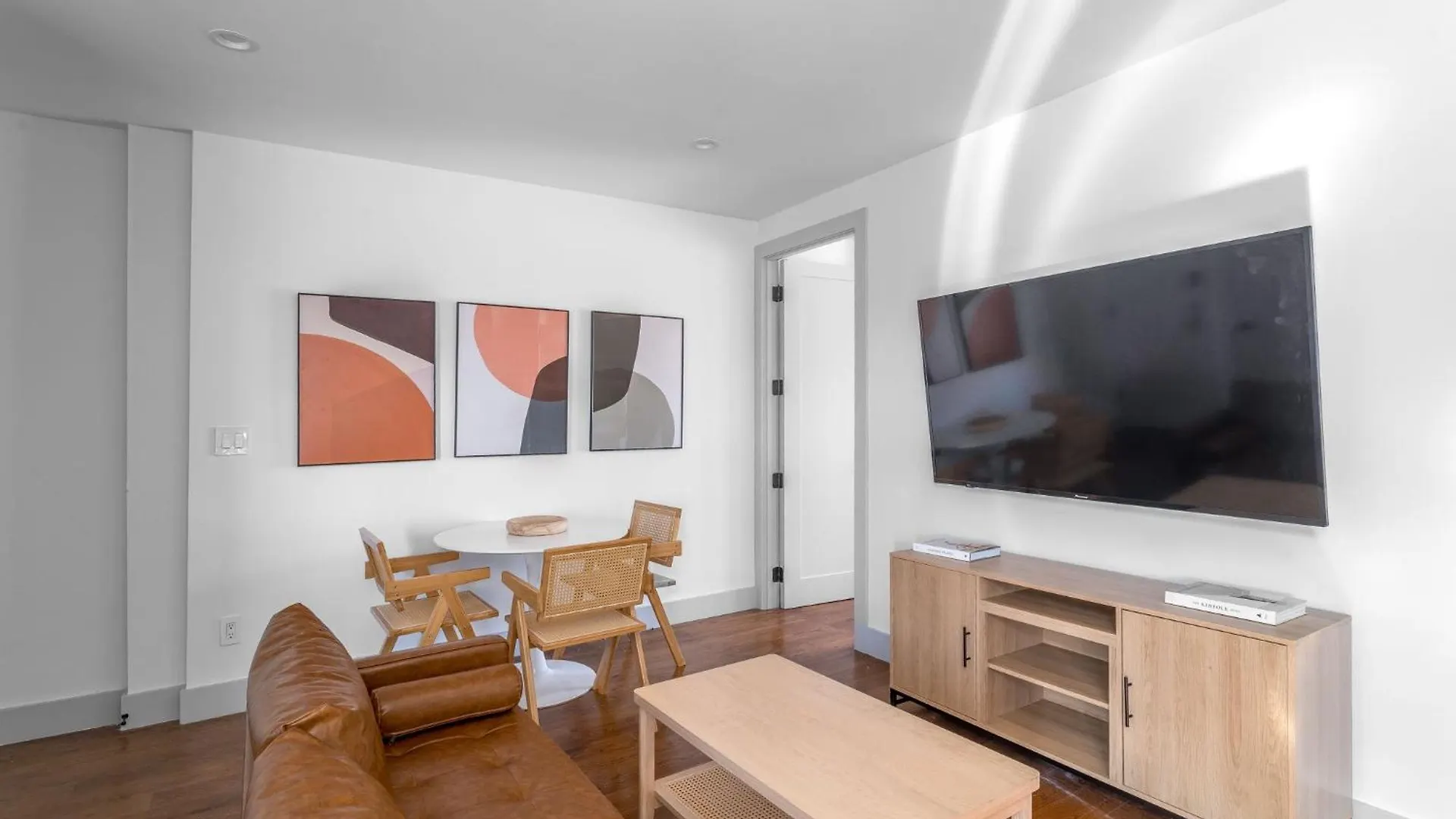 아파트 Cozy East Village 3Bedroom 2Bath Near Tompkins Square Park & Lower East Side 뉴욕 미국